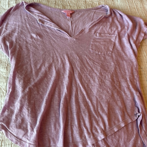 Lilly Pulitzer Light Purple V-Neck Tee - Picture 1 of 2
